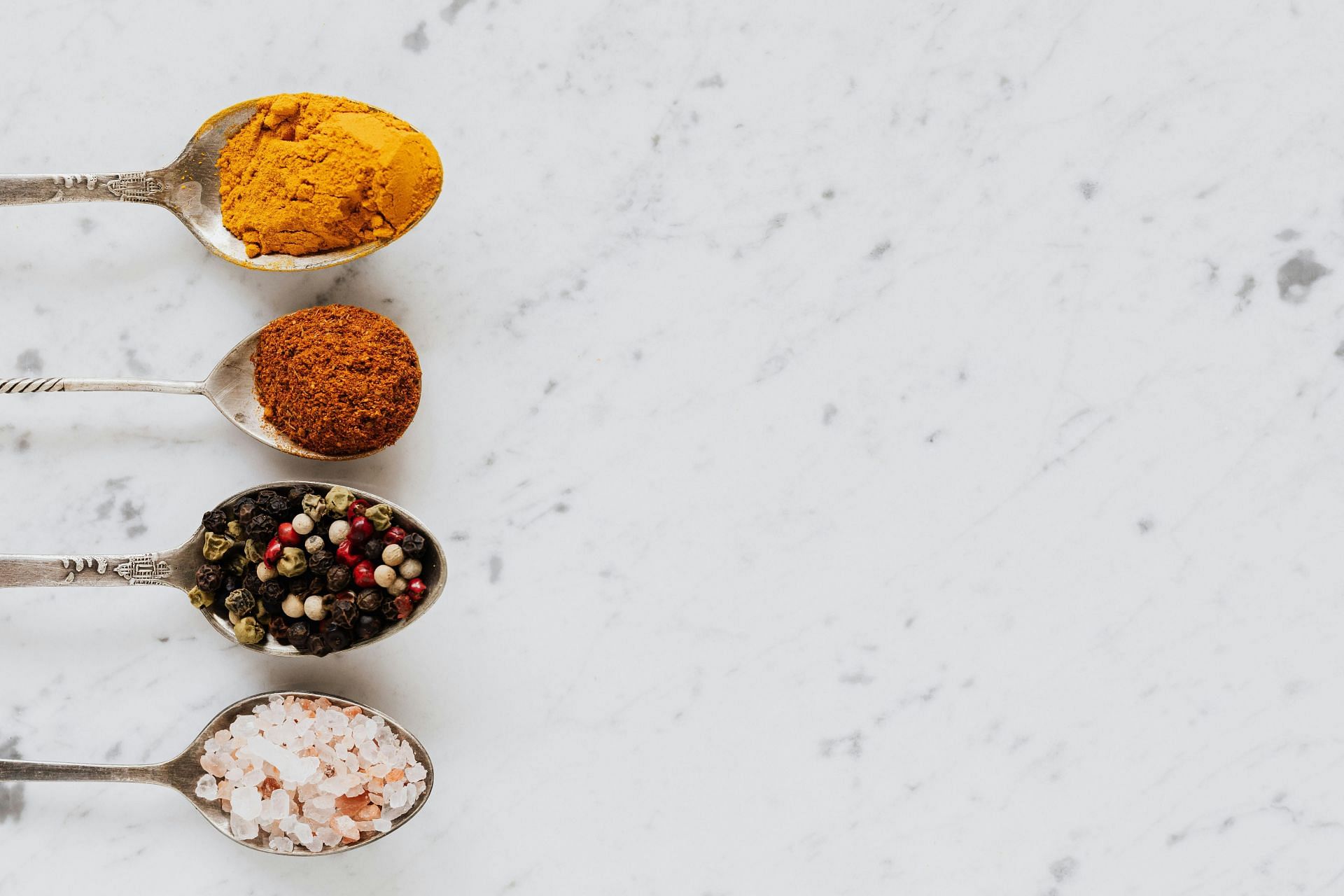 benefits of raw turmeric tea (image sourced via Pexels / Photo by karolina)